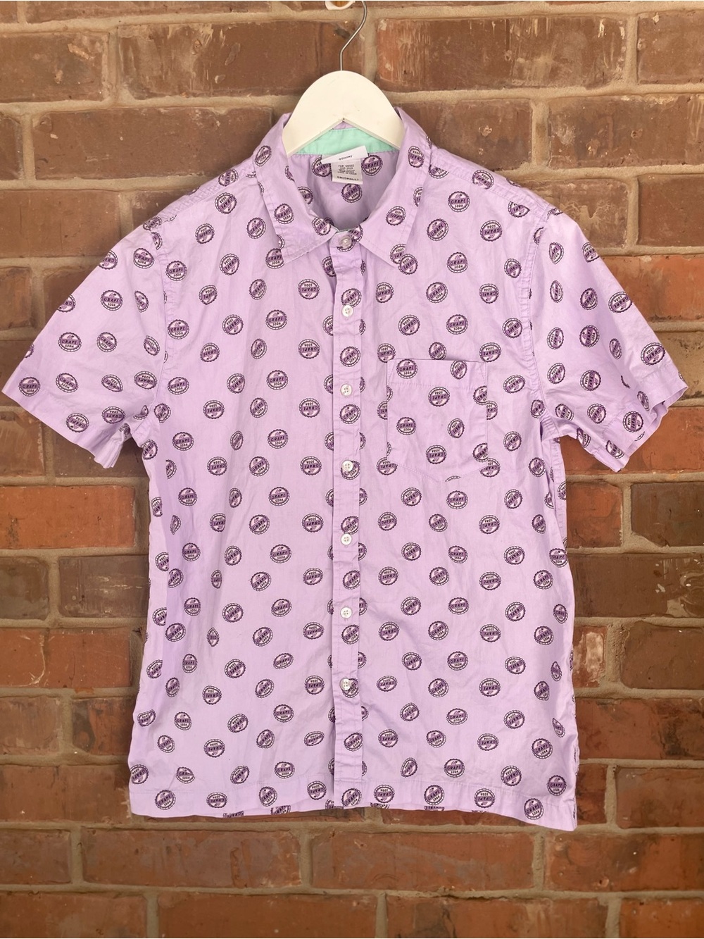 Disney Men’s Grape soda printed Short Sleeve Button-Down Shirt size Small
